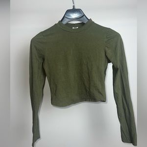 Women’s dark green long sleeve crop top